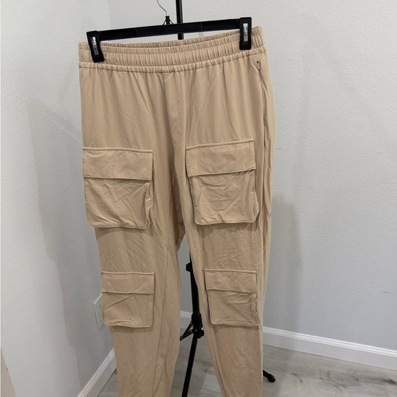 ALO Yoga Pants - ALO Yoga Beige Cargo Joggers